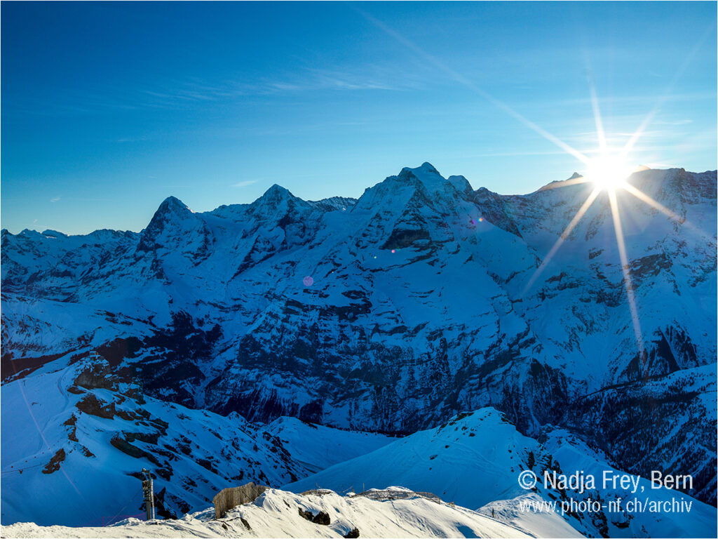 Eiger, Mönch, Jungfrau und Sonnenaufgang beim Gletscherhorn