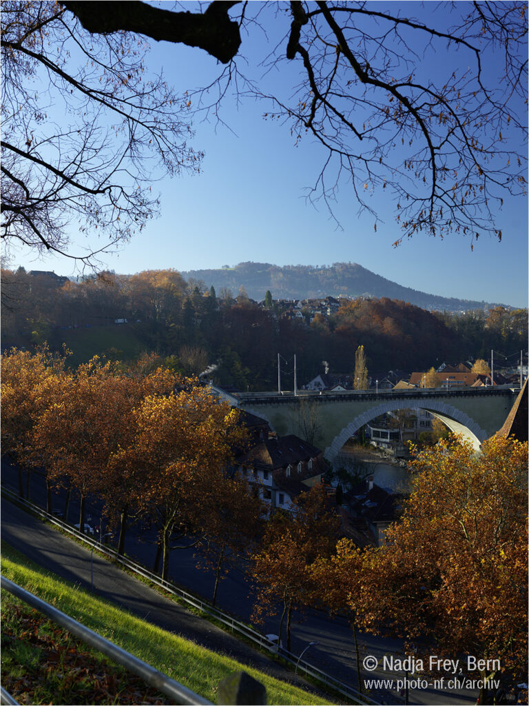 Aargauerstalden in Bern mit Sicht auf die Nydeggbrücke und Gurten