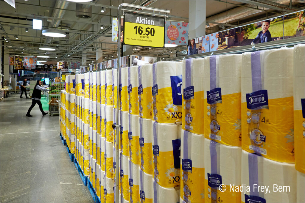 Corona - WC Papier wurde nach Hamsterkäufe grosszügig aufgestockt. Bern, 24. März 2020