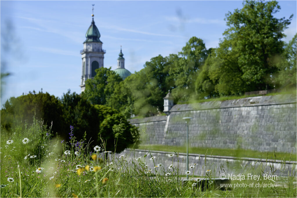 Stadtmauer und St-Ursen Kathedrale in Solothurn