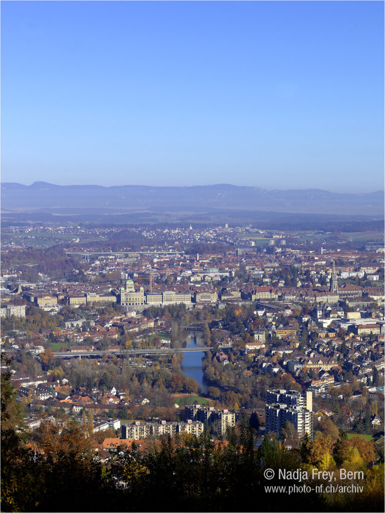 Stadt Bern Bundeshaus Aare klare Sicht